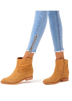 Zamszowe botki damskie na niskim koturnie Camel /F6-2 3961 T296/ ze sklepu Pantofelek24.pl w kategorii Botki - zdjęcie 186383907