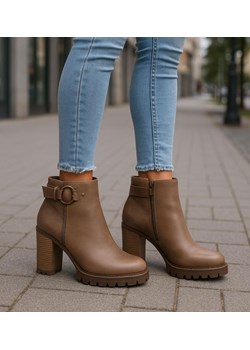 Jesienne botki damskie na obcasie słupku Khaki /A1-2 18211 W308/ ze sklepu Pantofelek24.pl w kategorii Botki - zdjęcie 186384407