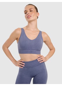 Damski biustonosz do jogi i pilatesu 4F 4FWAW25USBAF210 - niebieski ze sklepu Sportstylestory.com w kategorii Biustonosze - zdjęcie 186395786