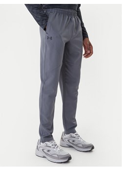 Under Armour Spodnie dresowe Unstoppable 6003861 Szary Loose Fit ze sklepu MODIVO w kategorii Spodnie męskie - zdjęcie 186399157