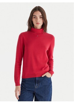 Tommy Jeans Golf Essential DW0DW21672 Czerwony Regular Fit ze sklepu MODIVO w kategorii Swetry damskie - zdjęcie 186399196