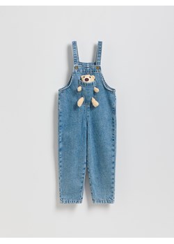 Reserved - Jeansowe ogrodniczki z misiem - niebieski ze sklepu Reserved w kategorii Spodnie chłopięce - zdjęcie 186400819