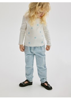 Reserved - Jeansy baggy z haftem - niebieski ze sklepu Reserved w kategorii Spodnie dziewczęce - zdjęcie 186401697