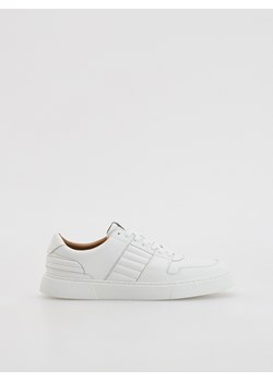 Reserved - Skórzane sneakersy - biały ze sklepu Reserved w kategorii Trampki męskie - zdjęcie 186406016