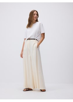 Reserved - Krótki t-shirt z modalem - biały - id: ZR413-00X - marki Reserved - 186407626 Reserved - Krótki t-shirt z modalem - biały ze sklepu Reserved w kategorii Bluzki damskie - zdjęcie 186407626