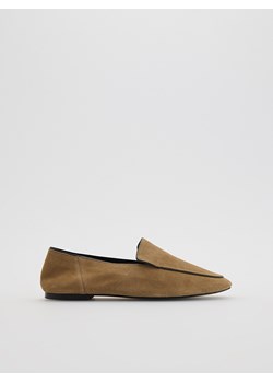 Reserved - Zamszowe loafersy - beżowy ze sklepu Reserved w kategorii Półbuty damskie - zdjęcie 186410076