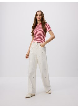 Reserved - Jeansy wide leg z haftem - biały ze sklepu Reserved w kategorii Jeansy damskie - zdjęcie 186430996