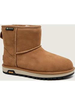 UGG Śniegowce W CLASSIC MINI GTX | zamsz ze sklepu Gomez Fashion Store w kategorii Śniegowce damskie - zdjęcie 186441456