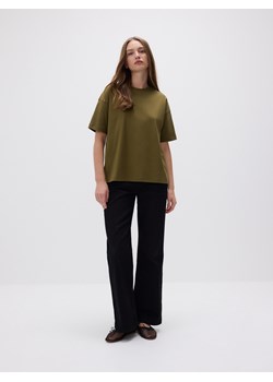 Reserved - T-shirt oversize z merceryzowanej bawełny - oliwkowy - id: 157EN-91X - marki Reserved - 186444866 Reserved - T-shirt oversize z merceryzowanej bawełny - oliwkowy ze sklepu Reserved w kategorii Bluzki damskie - zdjęcie 186444866
