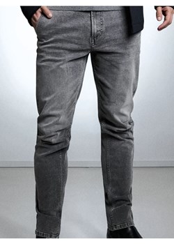 Sinsay - Spodnie jeansowe chino slim fit - szary ze sklepu Sinsay w kategorii Jeansy męskie - zdjęcie 186447255