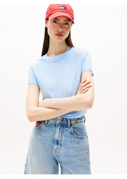 TOMMY JEANS Koszulka w kolorze błękitnym ze sklepu Limango Polska w kategorii Bluzki damskie - zdjęcie 186450317