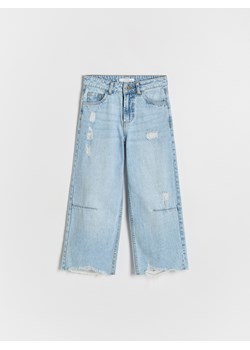 Reserved - Jeansy straight fit z przetarciami - niebieski - id: 751CV-05J - marki Reserved - 186480008 Reserved - Jeansy straight fit z przetarciami - niebieski ze sklepu Reserved w kategorii Spodnie dziewczęce - zdjęcie 186480008