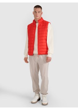 Męski bezrękawnik puchowy 4F 4FWAW25TVJAM224 - czerwony ze sklepu Sportstylestory.com w kategorii Kamizelki męskie - zdjęcie 186480737