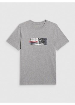 Męski t-shirt z nadrukiem 4F 4FRAW25TTSHM3364 - szary ze sklepu Sportstylestory.com w kategorii T-shirty męskie - zdjęcie 186480785