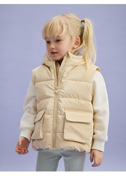 Reserved - Pikowana kamizelka z kapturem - beżowy ze sklepu Reserved w kategorii Kamizelki dziewczęce - zdjęcie 186487576