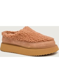 INUIKII Śniegowce CURLY MICRO | shearling | z dodatkiem skóry - id: IN255W000001001 - marki Inuikii - 186490177 INUIKII Śniegowce CURLY MICRO | shearling | z dodatkiem skóry ze sklepu Gomez Fashion Store w kategorii Śniegowce damskie - zdjęcie 186490177
