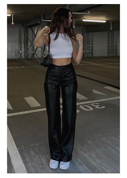 trendyol Spodnie w kolorze czarnym ze sklepu Limango Polska w kategorii Spodnie damskie - zdjęcie 186505488