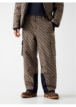 Guess Spodnie materiałowe 179583 Beżowy Regular Fit ze sklepu MODIVO w kategorii Spodnie męskie - zdjęcie 186521667