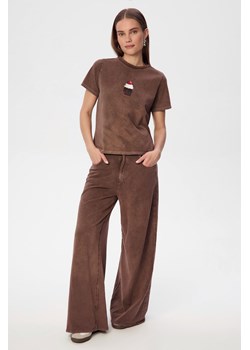 T-SHIRT DAMSKI CHERRY WASHED CHOCO - id: 8359 - marki Jemiol - 186539066 T-SHIRT DAMSKI CHERRY WASHED CHOCO ze sklepu Jemiol w kategorii Bluzki damskie - zdjęcie 186539066