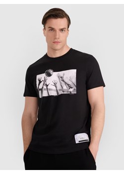 Męski t-shirt z nadrukiem 4F 4FRAW25TTSHM3319 - czarny ze sklepu Sportstylestory.com w kategorii T-shirty męskie - zdjęcie 186540369