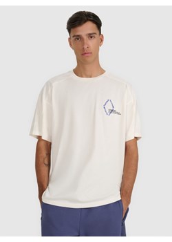 Męski t-shirt oversize z nadrukiem 4F 4FWAW25TTSHM2401 - beżowy ze sklepu Sportstylestory.com w kategorii T-shirty męskie - zdjęcie 186540385