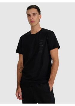 Męski t-shirt z nadrukiem 4F 4FWAW25TTSHM2402 - czarny ze sklepu Sportstylestory.com w kategorii T-shirty męskie - zdjęcie 186540417