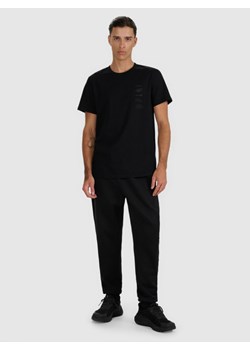 Męski t-shirt z nadrukiem 4F 4FWAW25TTSHM2402 - czarny ze sklepu Sportstylestory.com w kategorii T-shirty męskie - zdjęcie 186540418