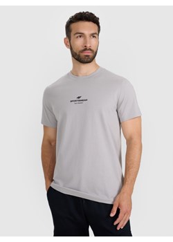 Męski t-shirt z nadrukiem 4F 4FWAW25TTSHM2961 - szary ze sklepu Sportstylestory.com w kategorii T-shirty męskie - zdjęcie 186540476