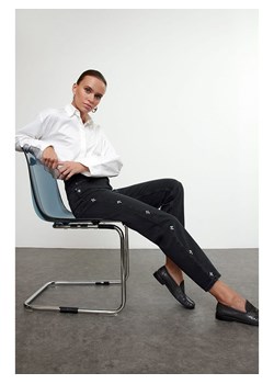 trendyol Dżinsy - Mom fit - w kolorze czarnym ze sklepu Limango Polska w kategorii Jeansy damskie - zdjęcie 186546399