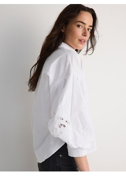 Reserved - Koszula z ażurowymi rękawami - biały - id: ZT372-00X - marki Reserved - 186547596 Reserved - Koszula z ażurowymi rękawami - biały ze sklepu Reserved w kategorii Koszule damskie - zdjęcie 186547596