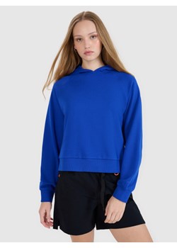 Damska bluza dresowa nierozpinana z kapturem 4F 4FWSS25TSWSF1748 - niebieska ze sklepu Sportstylestory.com w kategorii Bluzy damskie - zdjęcie 186547949