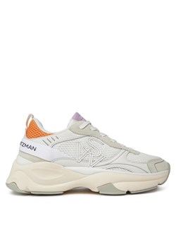 Stuart Weitzman Sneakersy Trainer SH318 Écru ze sklepu MODIVO w kategorii Buty sportowe damskie - zdjęcie 186548549