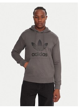 adidas Bluza adicolor Classics Trefoil JY3765 Szary Regular Fit ze sklepu MODIVO w kategorii Bluzy męskie - zdjęcie 186555688