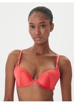 Triumph Biustonosz push-up Crazy Stupid Love 10222374 Koralowy - id: 0000305507716 - marki Triumph - 186555829 Triumph Biustonosz push-up Crazy Stupid Love 10222374 Koralowy ze sklepu MODIVO w kategorii Biustonosze - zdjęcie 186555829