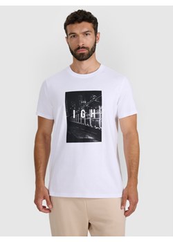 Męski t-shirt z nadrukiem 4F 4FWAW25TTSHM3121 - biały ze sklepu Sportstylestory.com w kategorii T-shirty męskie - zdjęcie 186558145