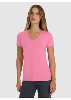 Damski t-shirt slim basic 4F 4FWAW25TTSHF2969 - różowy ze sklepu Sportstylestory.com w kategorii Bluzki damskie - zdjęcie 186558385