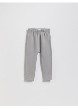 Reserved - Bawełniane legginsy - ciemnoszary - id: 093FO-90X - marki Reserved - 186570269 Reserved - Bawełniane legginsy - ciemnoszary ze sklepu Reserved w kategorii Spodnie chłopięce - zdjęcie 186570269