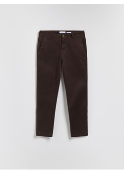 Reserved - Bawełniane spodnie chino slim - ciemnobrązowy ze sklepu Reserved w kategorii Spodnie męskie - zdjęcie 186571408