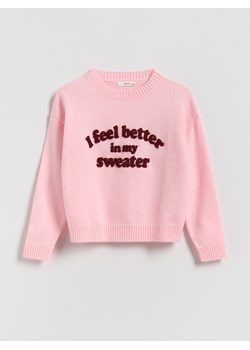 Reserved - Sweter z napisem - pastelowy róż ze sklepu Reserved w kategorii Swetry dziewczęce - zdjęcie 186571648