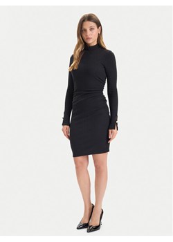 Guess Sukienka koktajlowa W5BK30 K0602 Czarny Regular Fit ze sklepu MODIVO w kategorii Sukienki - zdjęcie 186571938