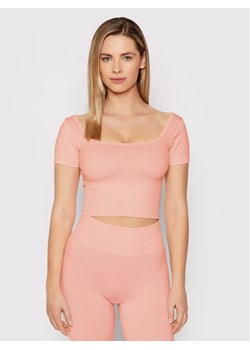 Guess Bluzka V2RP13 ZZ04S Różowy Slim Fit ze sklepu MODIVO w kategorii Bluzki damskie - zdjęcie 186571996
