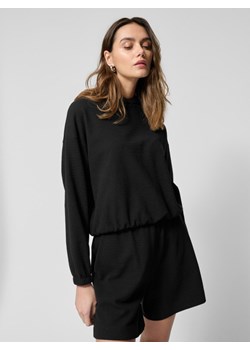 Damska bluza dresowa nierozpinana z kapturem Outhorn OTHWSS24TSWSF1631 - czarna ze sklepu Sportstylestory.com w kategorii Bluzy damskie - zdjęcie 186579758