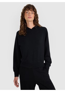 Damska bluza dresowa nierozpinana z kapturem 4F 4FWAW25TSWSF1834 - czarna ze sklepu Sportstylestory.com w kategorii Bluzy damskie - zdjęcie 186579958