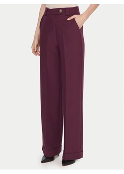 Maryley Spodnie materiałowe 25IB563/43BU Bordowy Regular Fit ze sklepu MODIVO w kategorii Spodnie damskie - zdjęcie 186582558