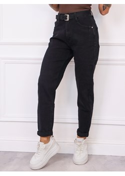 SPODNIE JEANSOWE PLUS SIZE MOM FIT Z PRZESZYCIAMI PRZY KIESZENIACH+ PASEK- CZARNE ze sklepu olika.com.pl w kategorii Jeansy damskie - zdjęcie 186584948