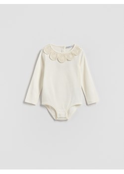 Reserved - Body z ozdobnym kołnierzykiem - złamana biel ze sklepu Reserved w kategorii Body niemowlęce - zdjęcie 186591056