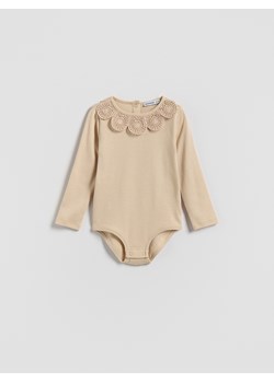 Reserved - Body z ozdobnym kołnierzykiem - beżowy ze sklepu Reserved w kategorii Body niemowlęce - zdjęcie 186591058
