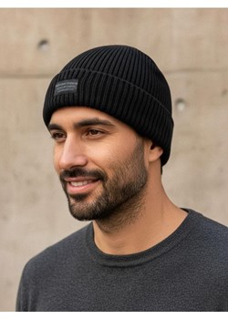 Sinsay - Prążkowana czapka beanie - czarny ze sklepu Sinsay w kategorii Czapki zimowe męskie - zdjęcie 186592227