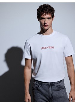 Reserved - T-shirt comfort z nadrukiem - biały - id: 498EX-00X - marki Reserved - 186597575 Reserved - T-shirt comfort z nadrukiem - biały ze sklepu Reserved w kategorii T-shirty męskie - zdjęcie 186597575