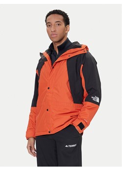 The North Face Kurtka outdoor Mountain Light NF0A3XY5 Pomarańczowy Regular Fit ze sklepu MODIVO w kategorii Kurtki męskie - zdjęcie 186598716